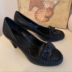 Naturalizer black leather bow shoes size 6M